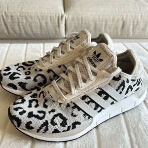 ADIDAS Swift Run Sneakers Gray & Black Cheetah Sz 8.5